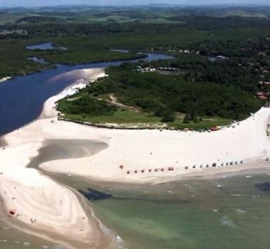 Imagem - Justiça manda derrubar muro de mais de 500 metros em praia de Pernambuco