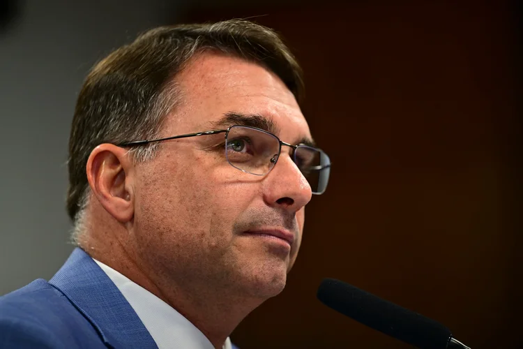 (Flávio Bolsonaro PL-RJ) 