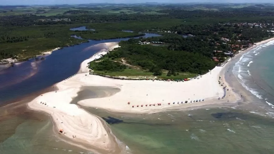 Praia do Pontal de Maracaípe, em Ipojuca, no litoral sul de Pernambuco.