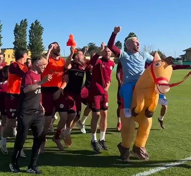 Imagem - 'Vai no Cavalinho' embala conquista de clube italiano; assista