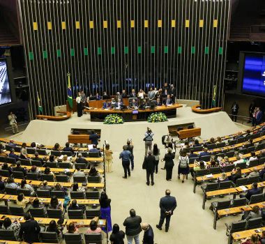 Imagem - Congresso derruba veto de Lula e libera doações no período eleitoral de 2026