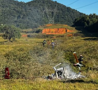 Imagem - Helicóptero cai em Pomerode (SC) e piloto de 71 anos é encontrado carbonizado