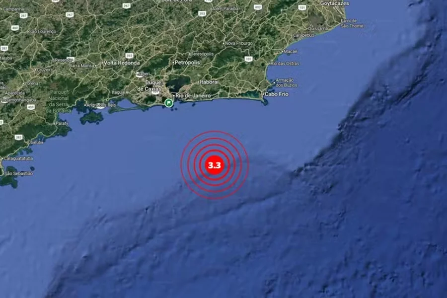 (O tremor ocorreu às 5h31, próximo ao município de Maricá.)