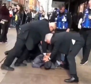 Imagem - Imigrante congolês morre após ser imobilizado por seguranças na Irlanda