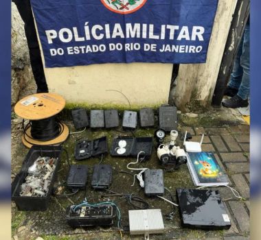 Imagem - PM desmonta central secreta de câmeras de traficantes na Baixada