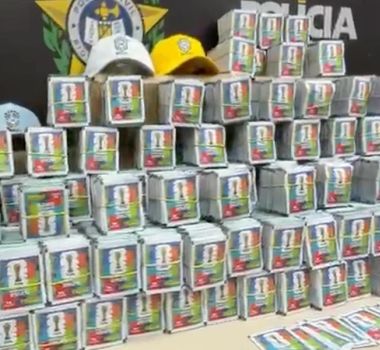 Imagem - Polícia do Rio apreende 200 mil figurinhas falsas da Copa do Mundo