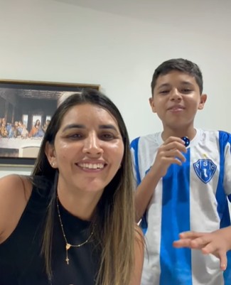 Imagem - Desafio de mãe para filho por álbum da Copa viraliza e mobiliza jogadores do Paysandu