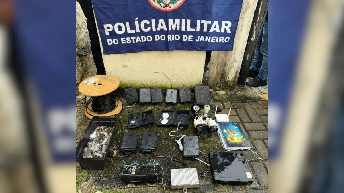 PM desmonta central secreta de câmeras de traficantes na Baixada