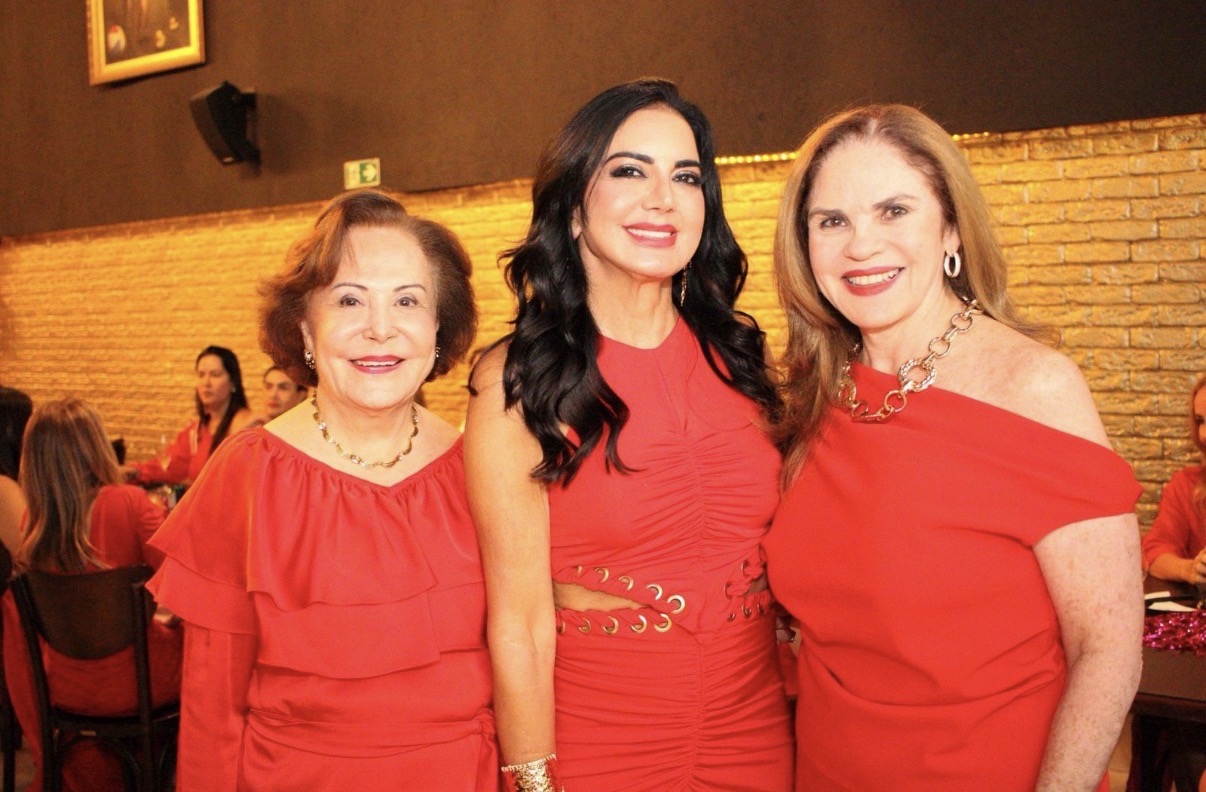 Maria Lúcia Pires e Lilian Regis com a anfitriã, Fadia Freire
