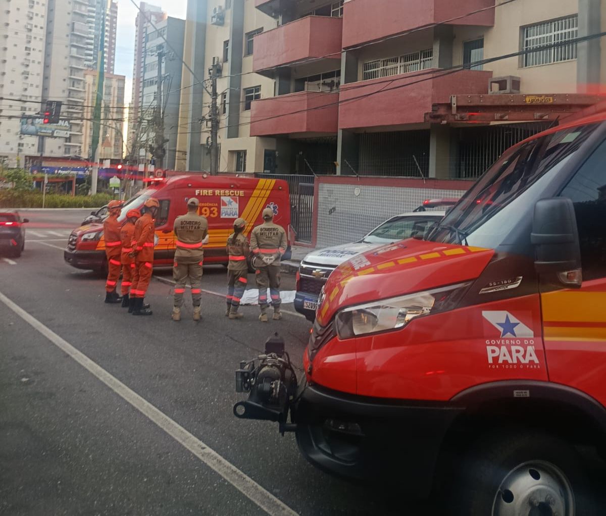 Mulher vai de prédio e morre na Doca, em Belém - 