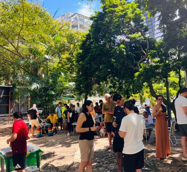 Imagem - Praça Brasil, em Belém, reúne multidão para troca de figurinhas