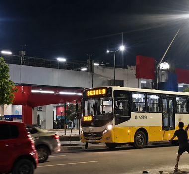 Imagem - Vídeo: homem é flagrado jogando pedra em ônibus na Senador Lemos, em Belém