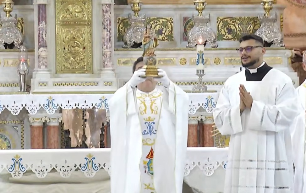 Imagem - Basílica Santuário de Nazaré realiza a tradicional Descida da Imagem Original de Nossa Senhora de Nazaré do Glória