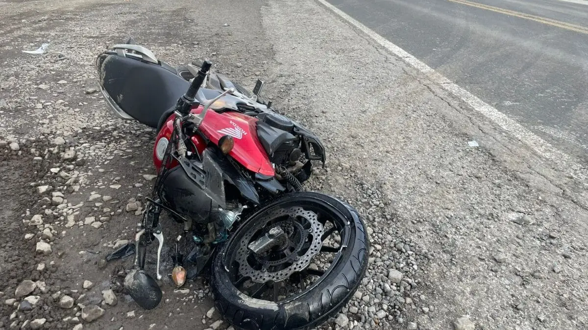 Colisão lateral entre caminhonete e moto deixa um jovem morto na Serra Catarinense