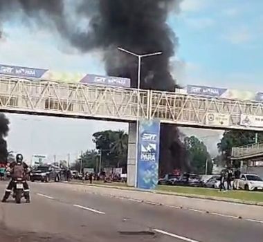 Imagem - Moradores interditam BR-316 em protesto por moradia em Marituba
