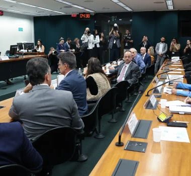 Imagem - Pedido de vista adia votação da PEC do fim da escala 6X1