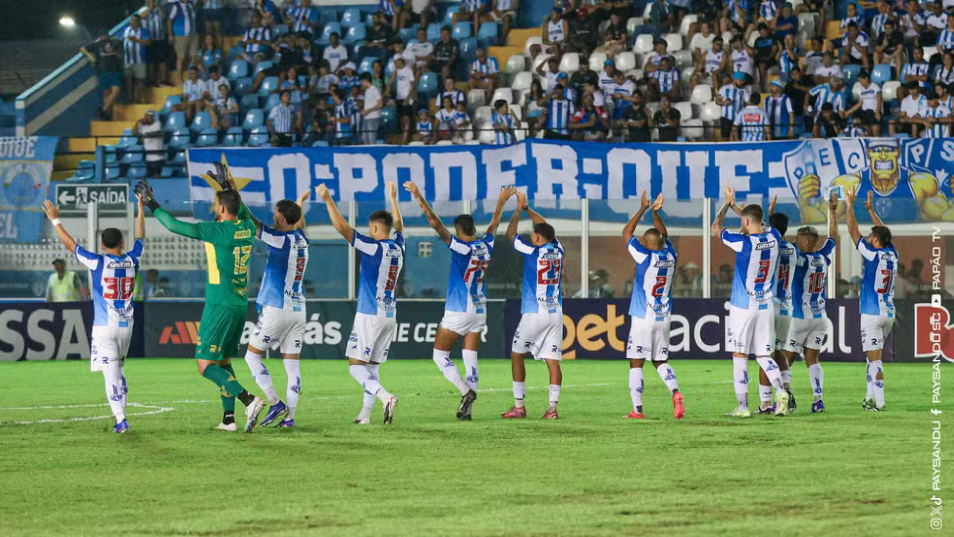 Jogadores no Estádio da Curuzu.