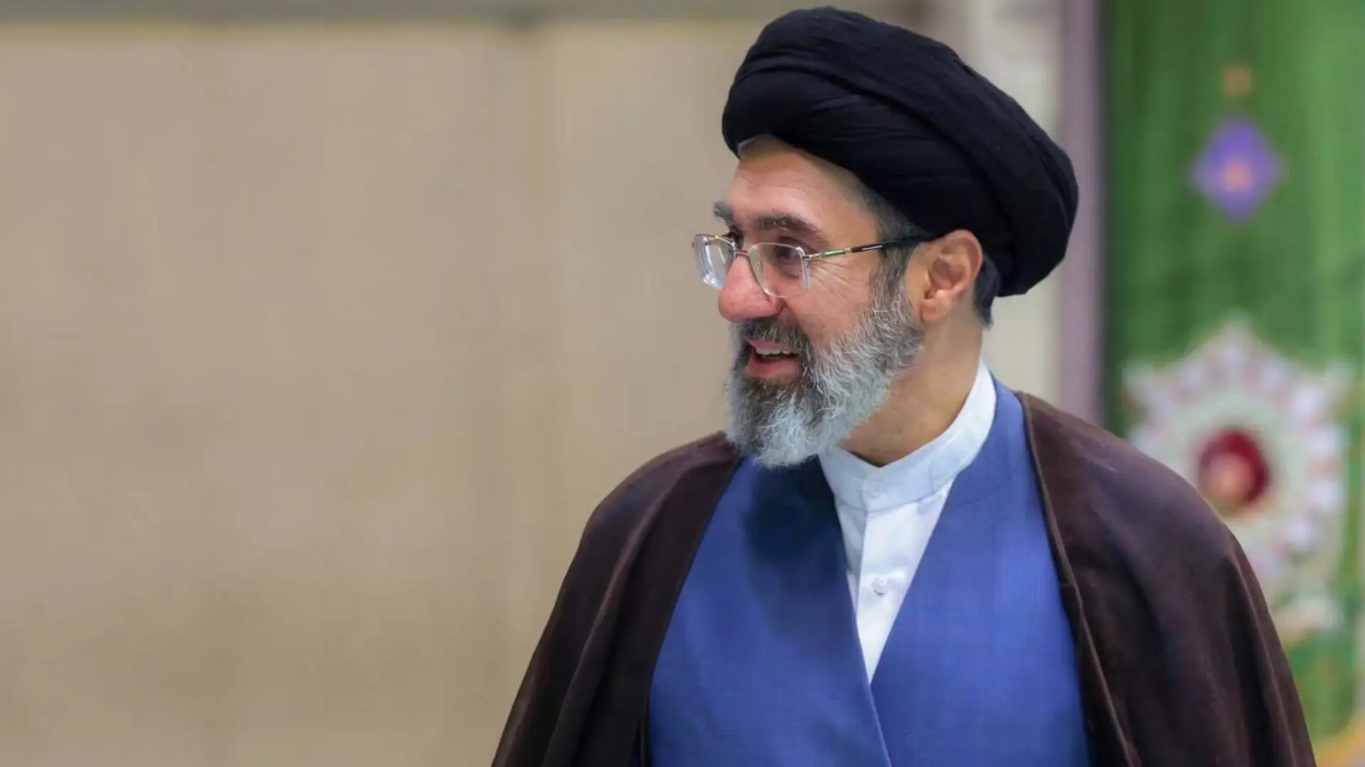 (Na mensagem, Khamenei afirmou que os países islâmicos possuem “capacidades compartilhadas e interesses comuns” capazes de construir uma nova ordem regional sem influência norte-americana.)