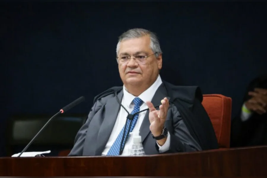 Primeira Turma da Corte manteve entendimento de Flávio Dino e definiu que casos graves devem ser analisados pelo STF para possível perda do cargo