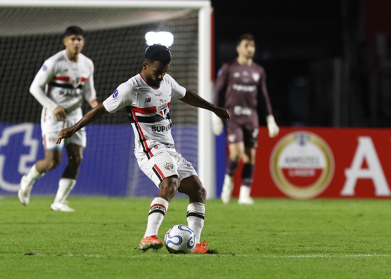 Tricolor pode avançar de fase como líder do grupo - 