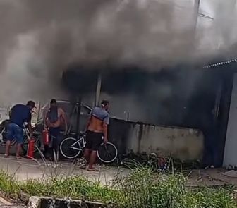 Imagem - Incêndio destrói oficina de motocicletas em Ananindeua e deixa uma pessoa ferida