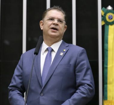 Imagem - PL anuncia voto pelo fim da escala 6x1 e propõe jornada 4x3