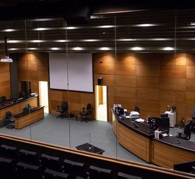 Imagem - Advogada é retirada do plenário durante julgamento do caso Henry por suspeita de observar anotações dos jurados