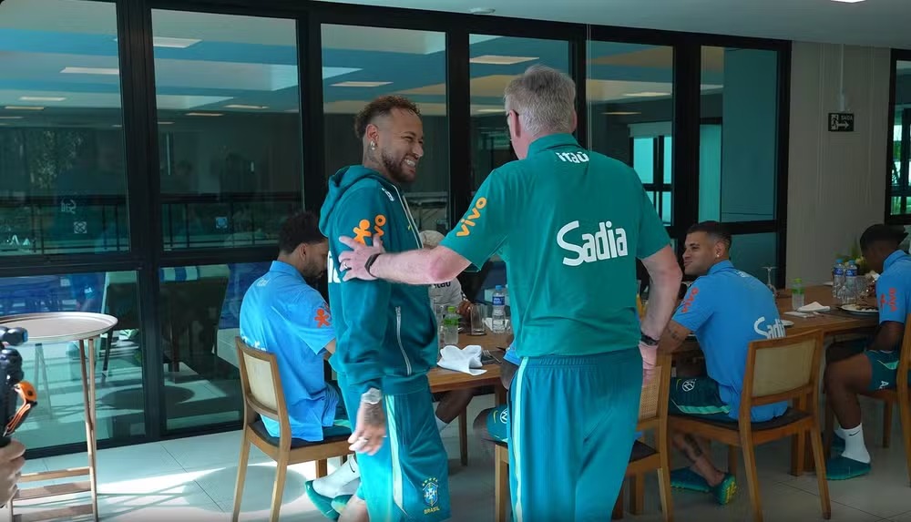 Craque brasileiro tem lesão na panturrilha - 
