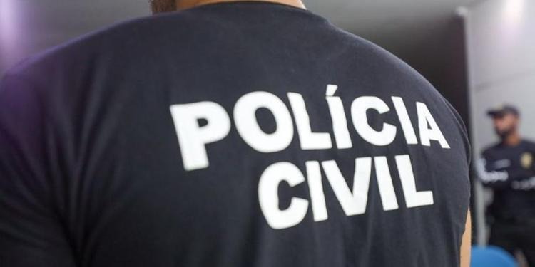 Mesmo baleado, o homem ainda tentou escapar, mas caiu
