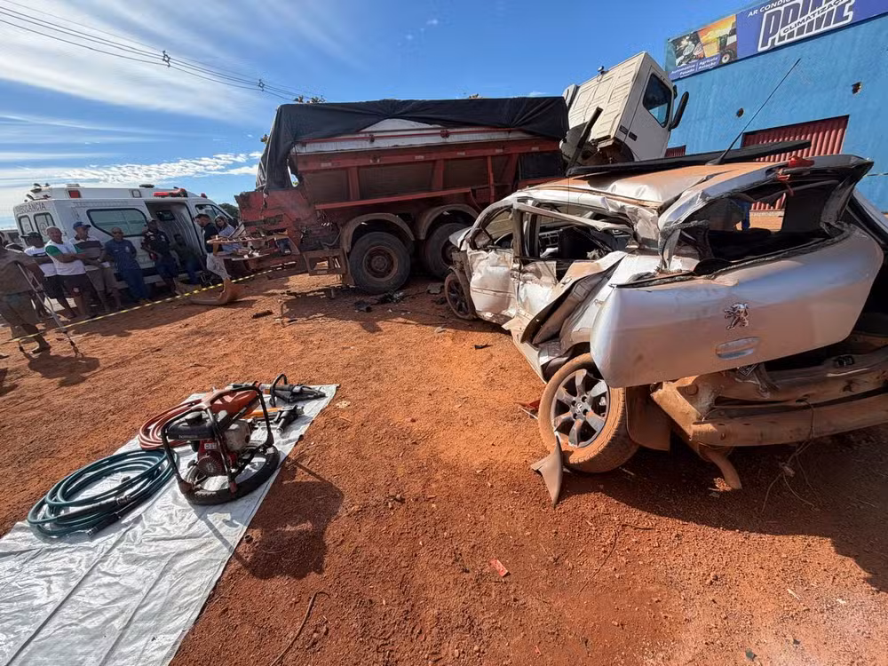Acidente ocorreu na região de Santa Rosa do Tocantins; outra vítima foi socorrida antes da chegada dos bombeiros.