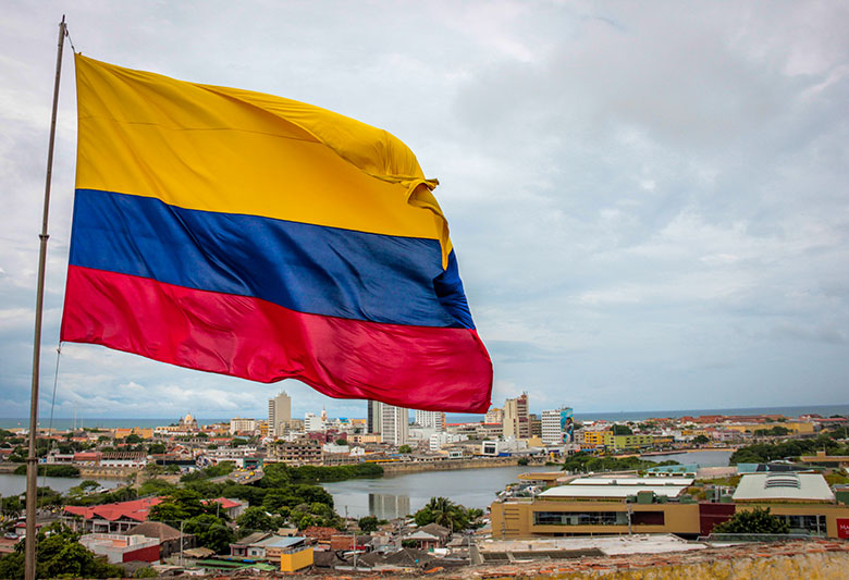 Governo colombiano criticou anúncio feito por Daniel Noboa após conversa com candidato da oposição às vésperas da eleição.