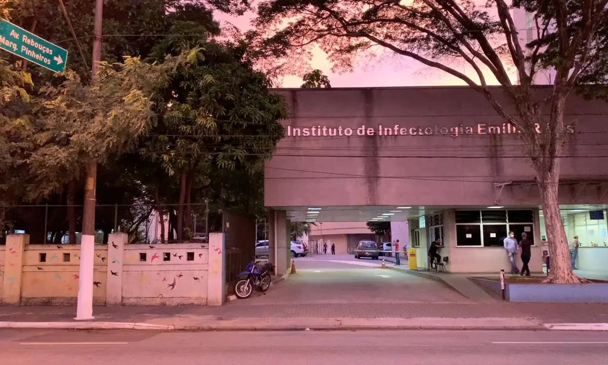 Homem que esteve na República Democrática do Congo está isolado no Emílio Ribas; doença ainda não foi confirmada.