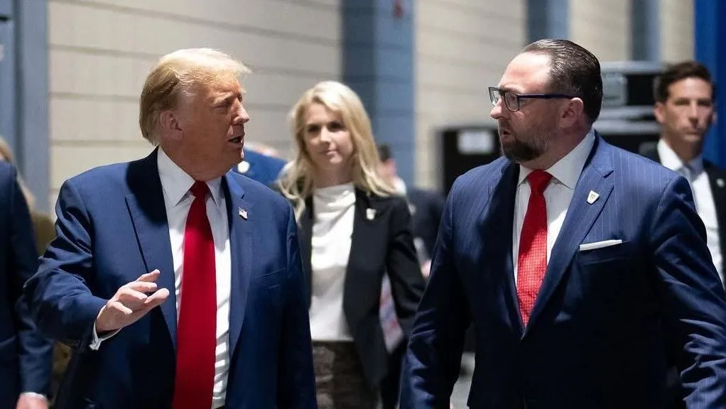 Jason Miller reagiu nas redes sociais às declarações do presidente brasileiro sobre a classificação das facções como organizações terroristas pelos Estados Unidos.