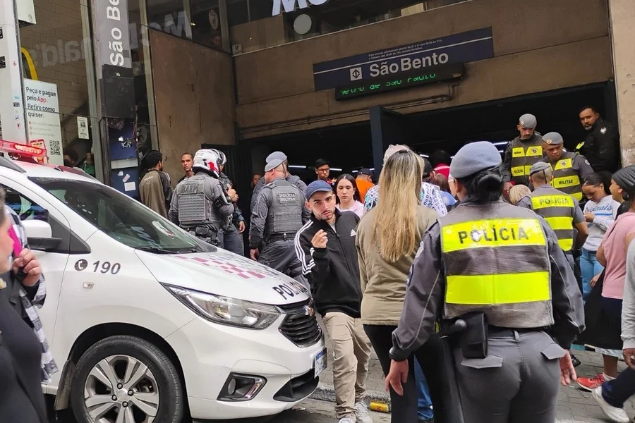 Ocorrência na estação São Bento afetou a circulação da Linha 1-Azul; ao menos cinco pessoas ficaram feridas.