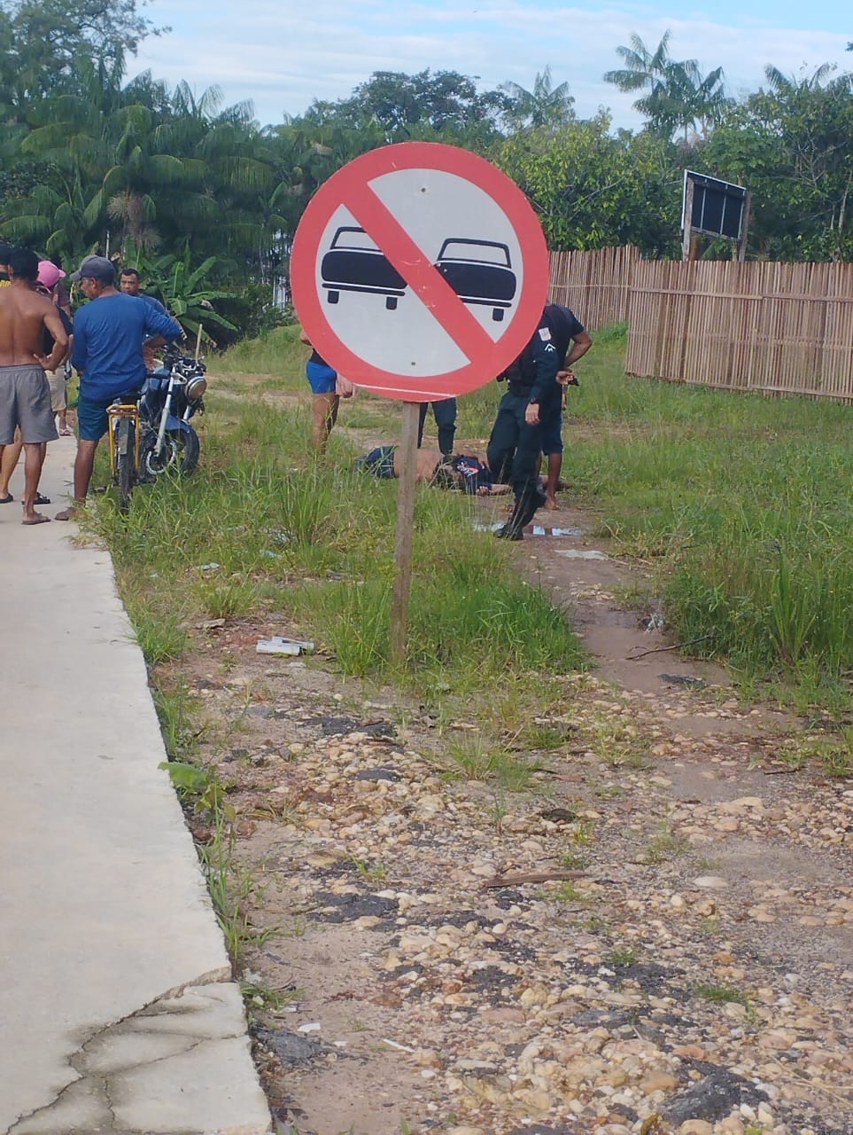 Os homens também foram socorridos pelo Samu e permaneceram conscientes no local enquanto aguardavam a chegada da equipe