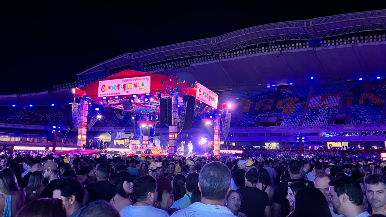 Menos é Mais reúne multidão no Mangueirão com show da turnê ‘Churrasquinho’ em Belém
