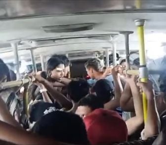 Imagem - Ônibus da linha Outeiro é alvo de vandalismo e tem vidros quebrados