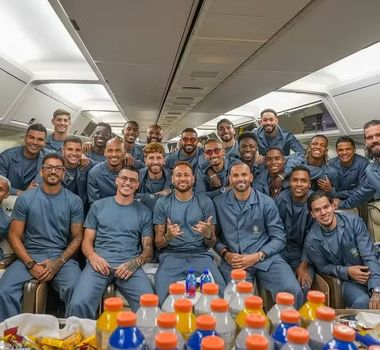 Imagem - Neymar registra embarque da Seleção para Copa do Mundo: 'Todos juntos'