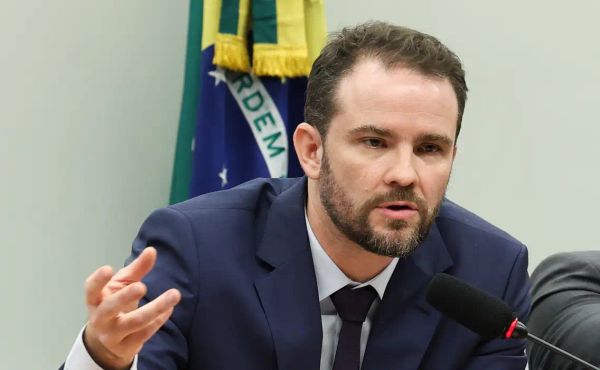 Durigan afirma que Pix não está na mesa de negociação com EUA