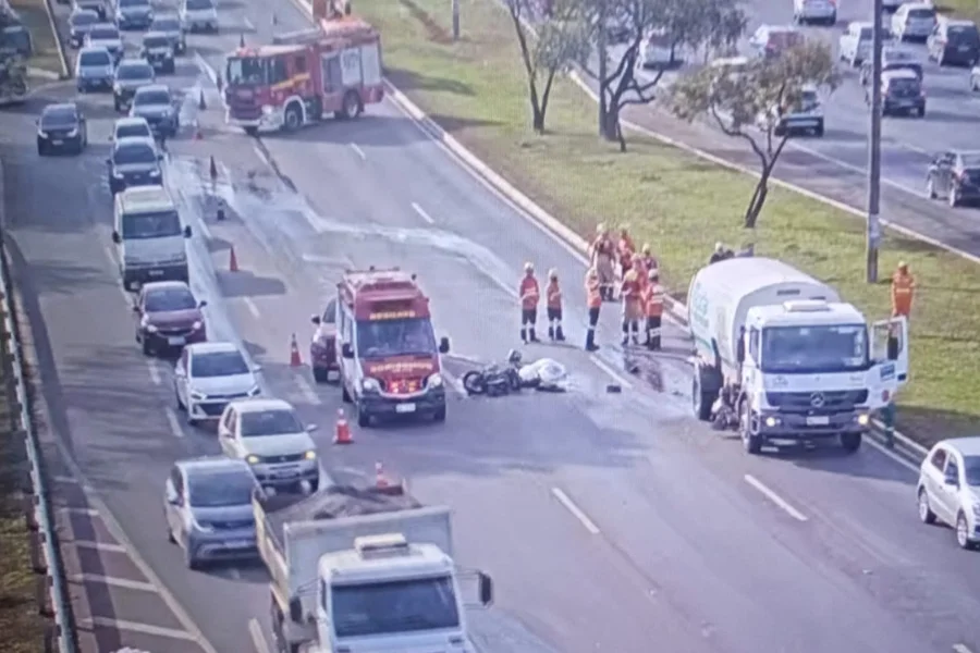 Colisão tripla deixa um motociclista morto nas proximidades do Aeroporto do DF