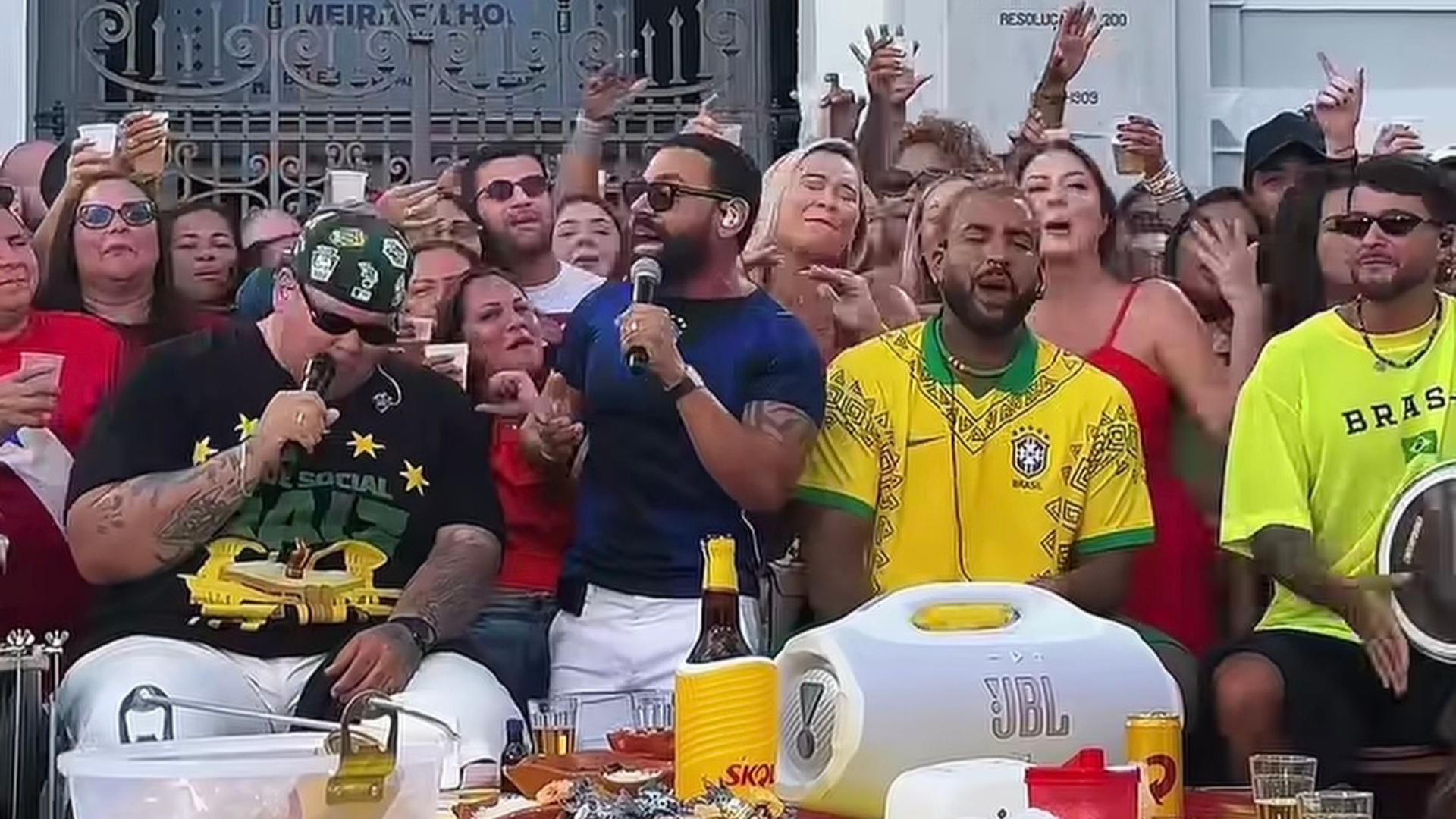 O Cantor fez uma participação surpresa durante o evento realizado no mercado de São Brás, em Belém.