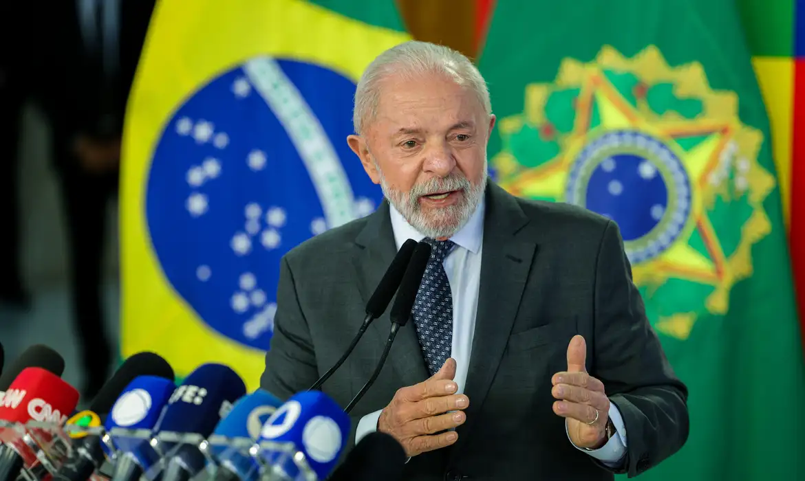Presidente afirmou que o Brasil não aceitará o tratamento dado pelos Estados Unidos e voltou a defender o diálogo para evitar conflitos e tensões internacionais.