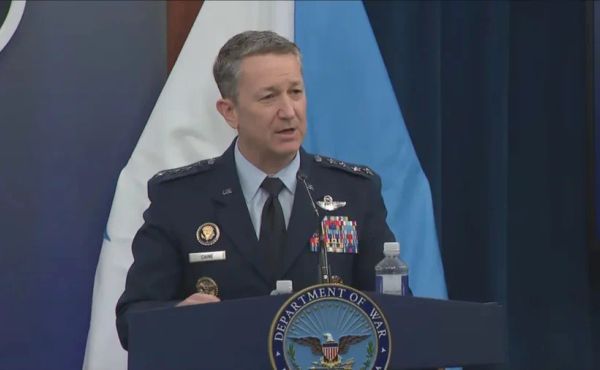 General dos EUA desembarca em Caracas para impor plano de segurança de Donald Trump