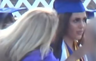 Estudante diz que discurso de formatura foi interrompido após citar conflitos humanitários