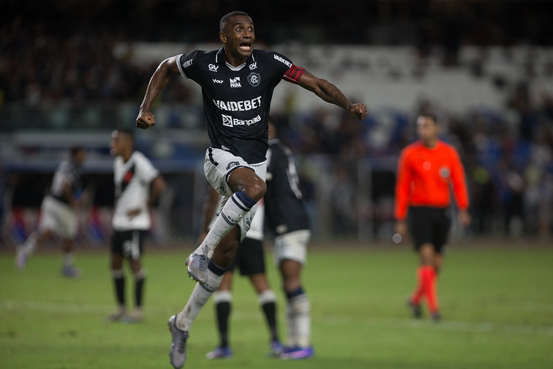 Capitão azulino é recordista em minutagem no Brasileirão - 