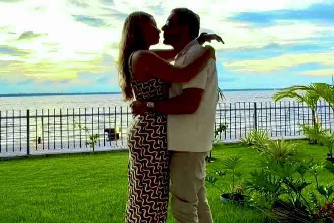 Débora e Jefferson Goldenberg, o casal de empresários que “não para nunca”, completou na última semana, suas bodas de cristal e festejou com muito romantismo os 15 anos de casados.