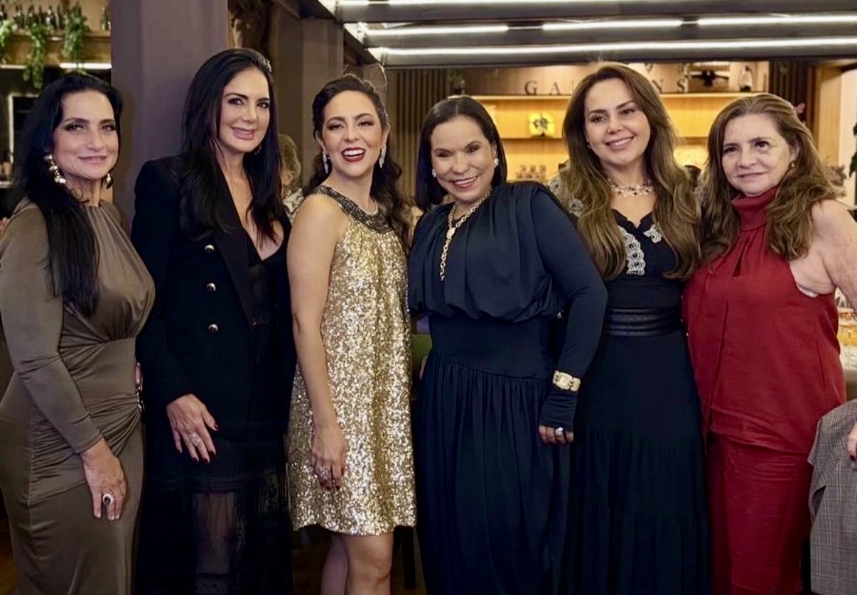Gilvana Gonçalves, Fadia Freire, Carmen Monarcha, Silvia Bezerra, Paula Watrin e Silvia Reis prestigiaram a noite, no circuito Teatro da Paz / Famiglia Sicília 
