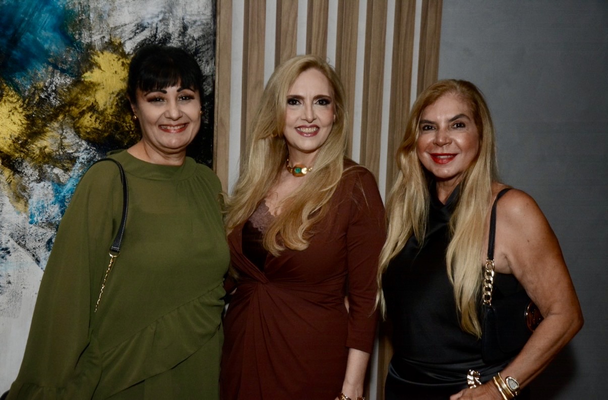 Simone Daibes com Alessandra e Sandra Silva