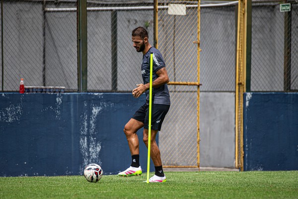 Clube do Remo anuncia saída amigável do meia grego Panagiotis Tachtsidis