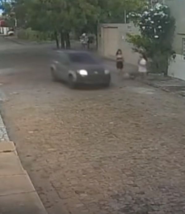 Momento foi registrado por câmeras de segurança 